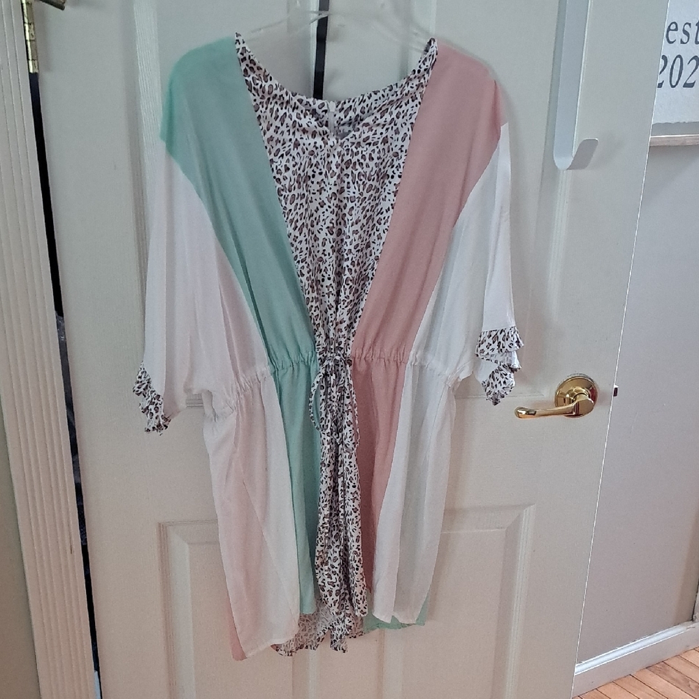 Relaxed Green Tie Front Tunic with 3/4 Sleeves